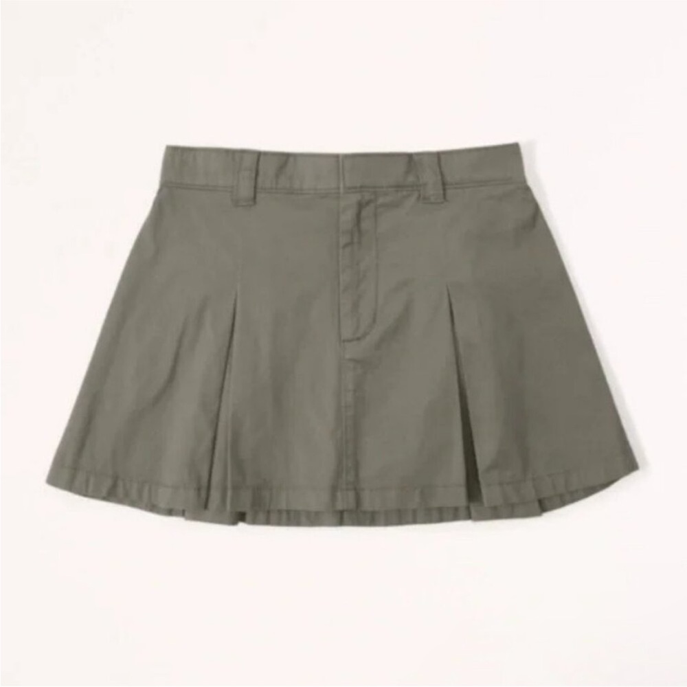 Abercrombie & Fitch | Green Pleated Chino Mini Skort